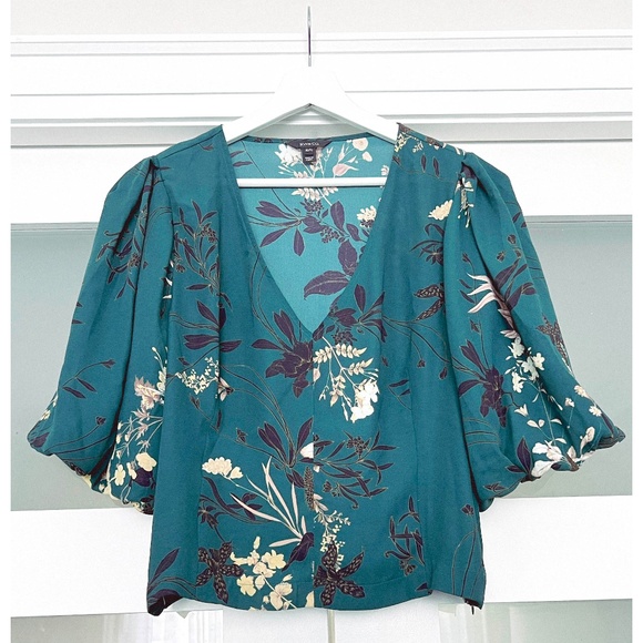 RW & CO. |  Green Floral Flutter Sleeve Crop Blouse - Picture 1 of 8